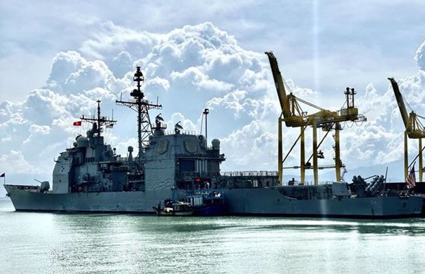 美国海军舰艇编队抵达仙沙港 开始访问岘港市