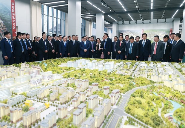 越南政府总理范明正参观中国河北省雄安新区