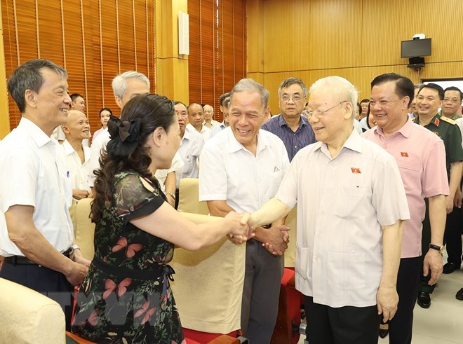 阮富仲总书记在第十五届国会第五次会议结束后与选民接触