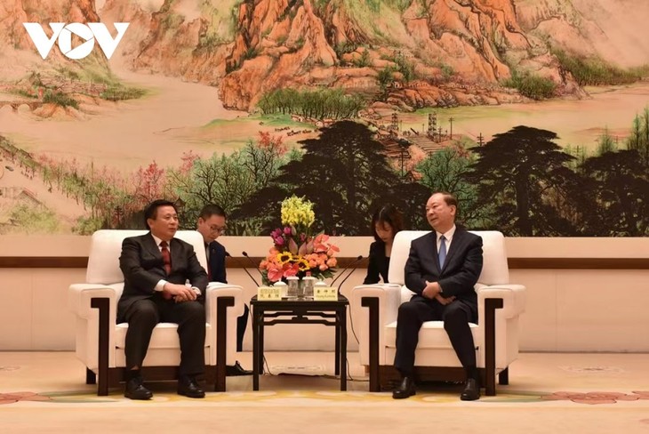 越南共产党代表团访问中国广东省