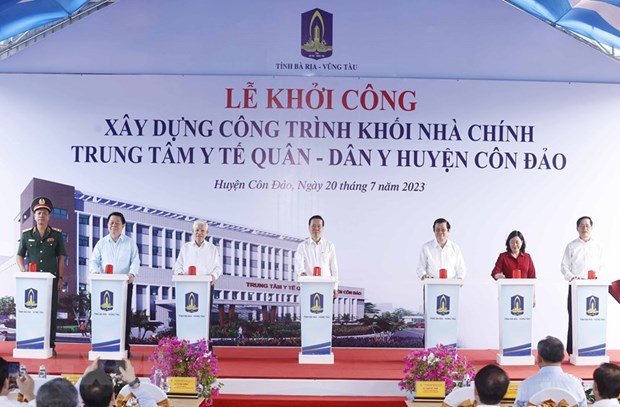 越南国家主席武文赏出席昆岛县两项工程的动工和落成仪式