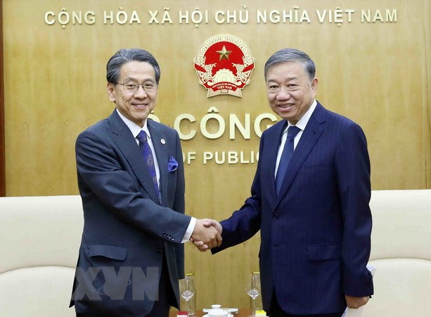 越南公安部部长苏林会见日本国际合作银行执行董事前田匡史