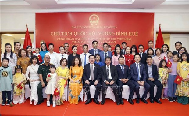 国会主席王廷惠与旅居印尼越南人社群代表举行会面