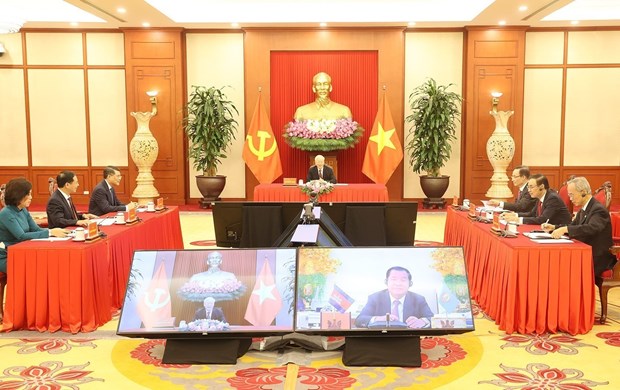 越共中央总书记阮富仲同柬埔寨人民党主席举行高层直线通话