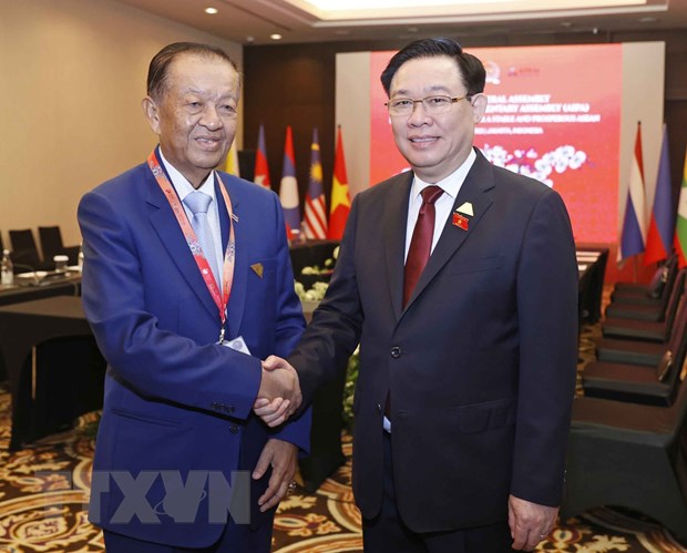 越南国会主席王廷惠会见泰国下议院议长汪穆罕默德