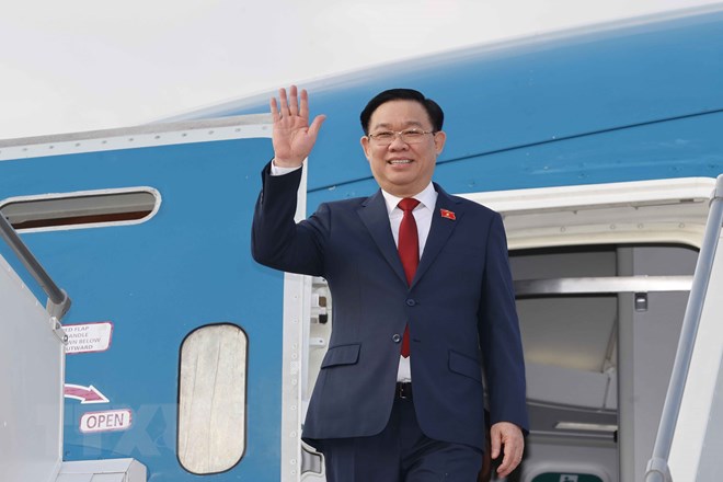 越南国会主席王廷惠抵达首都德黑兰 开始对伊朗进行正式访问