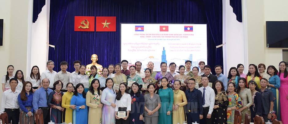 深化越老柬三国人民间的友好团结关系