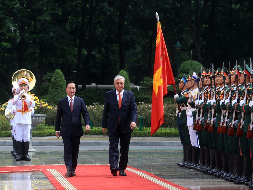 越南国家主席武文赏主持哈萨克斯坦总统访越欢迎仪式（组图）