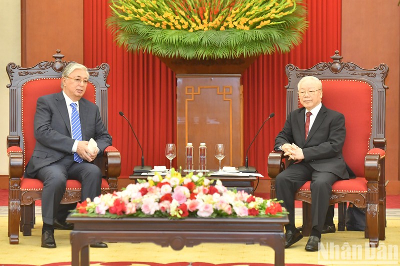 越共中央总书记阮富仲会见哈萨克斯坦总统托卡耶夫