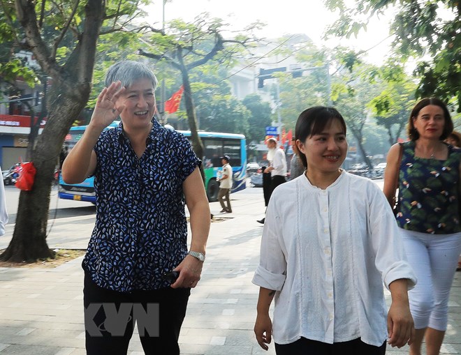 澳大利亚外长感受河内秋天之美