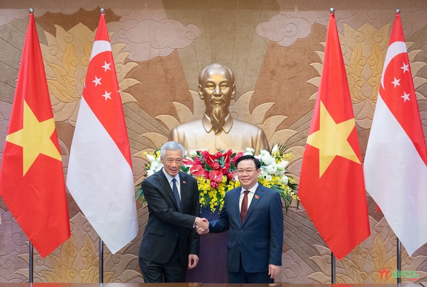 越南国会主席王廷惠会见新加坡总理李显龙