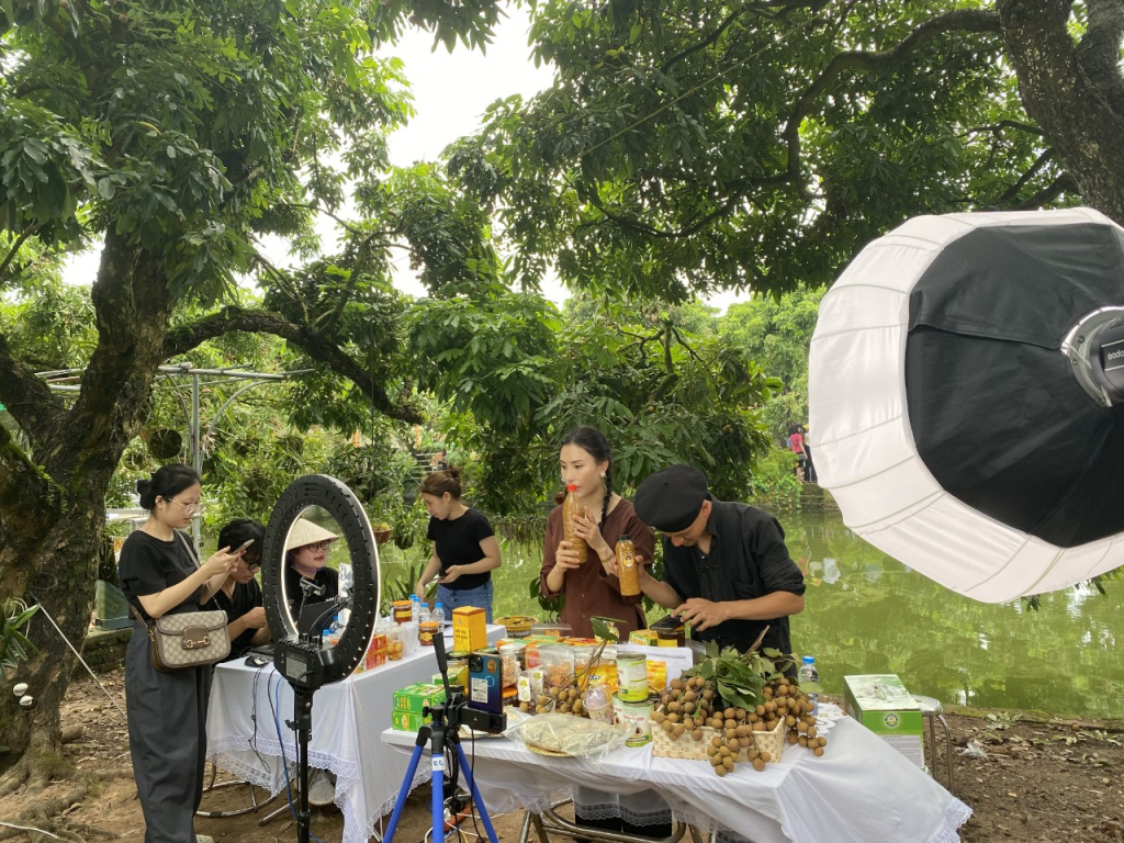 兴安省在抖音上推广与销售“一乡一品”产品