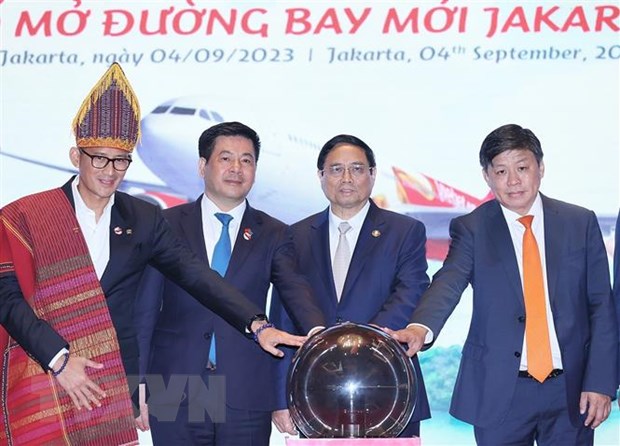 越南政府总理范明正出席印尼雅加达至河内市直达航线开航仪式