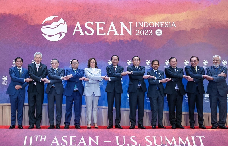 美国对东盟和地区做出坚定和长期的承诺