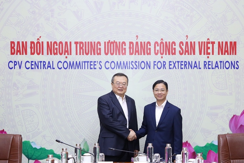 “国际和地区形势与越中关系”座谈会在河内举行