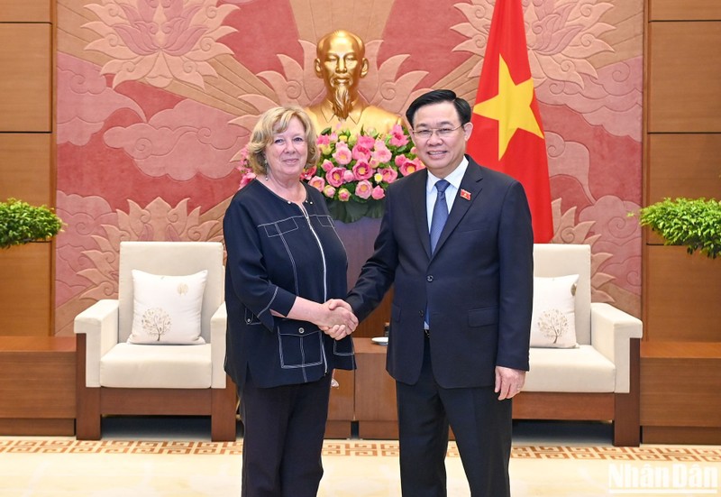 加强越法两国立法机构友好关系