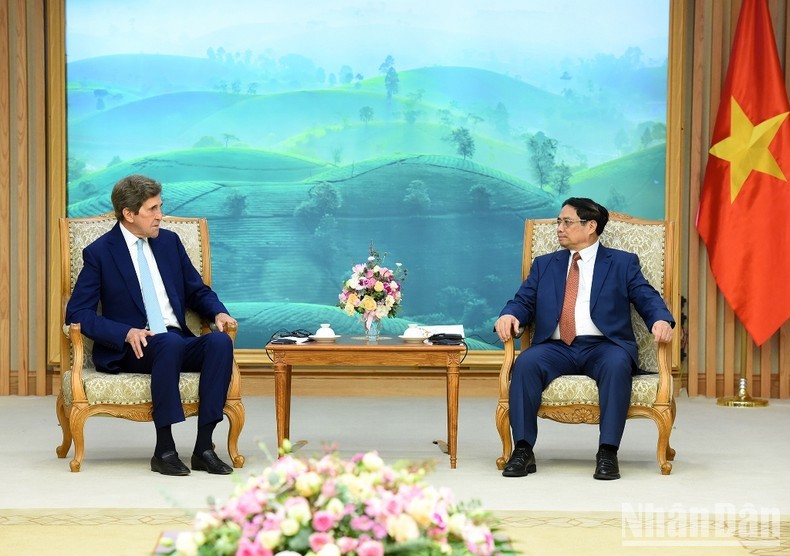 越南政府总理范明正会见美国总统气候问题特使约翰·克里