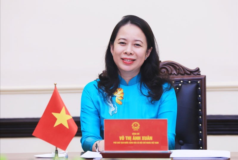 越莫传统友谊关系始终得到两国历代领导人和人民精心维护和发展