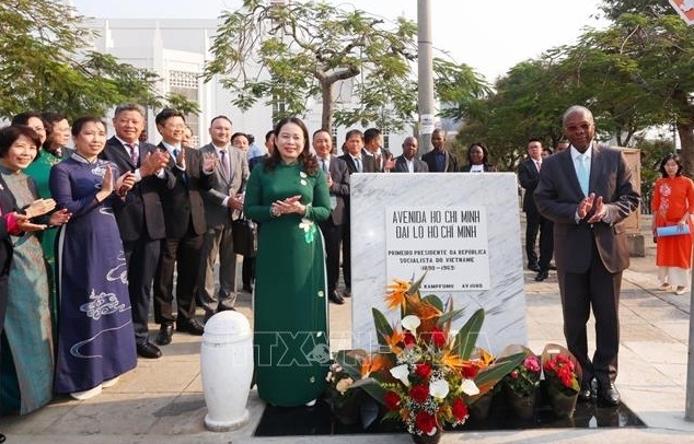 莫桑比克首都马普托胡志明大路新路牌正式揭牌