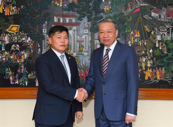 不断推动越南与蒙古友好关系向前发展