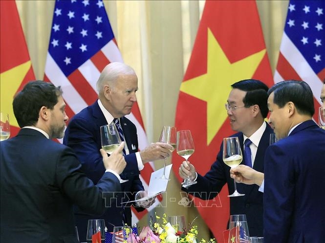 越南国家主席武文赏举行盛大国宴 款待美国总统拜登