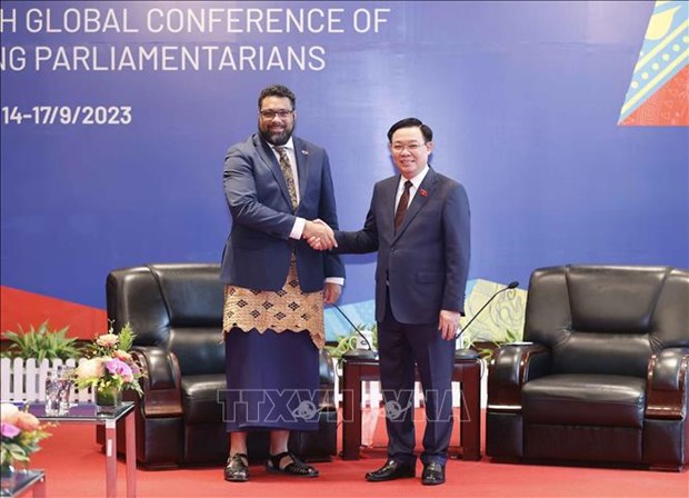 越南国会主席王廷惠会见汤加王国立法会议长法卡法努阿
