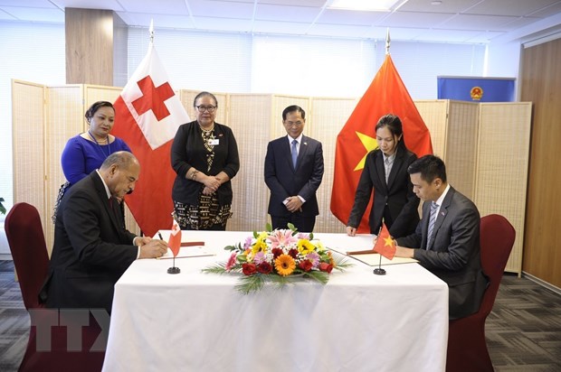 越南与汤加王国建立外交关系