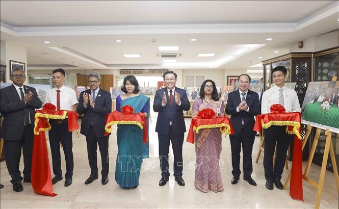 越南国会主席王廷惠出席越孟建交50周年图片展开幕剪彩仪式