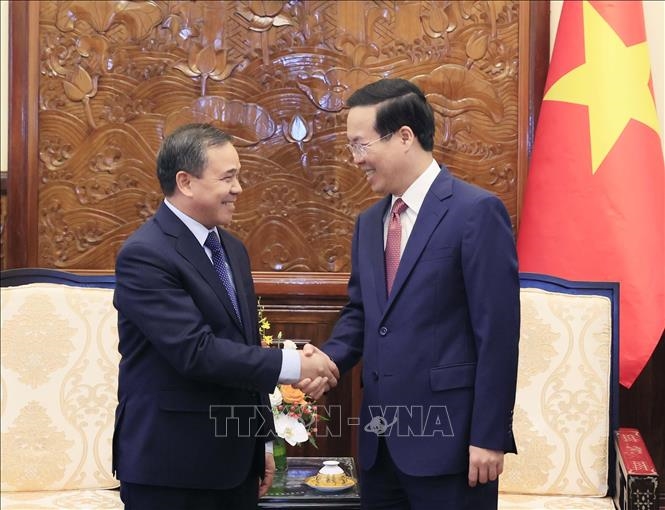 国家主席武文赏会见前来辞行拜会的老挝驻越南大使森菲特·宏本让