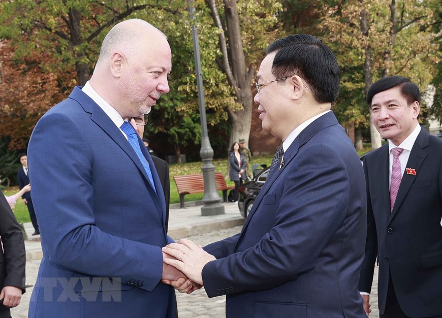 保加利亚举行越南国会主席王廷惠访保欢迎仪式（组图）