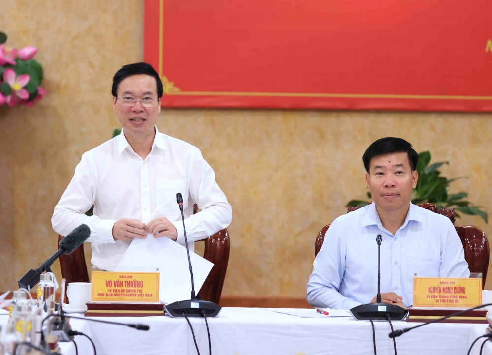 武文赏主席与平福省委常委举行工作会议