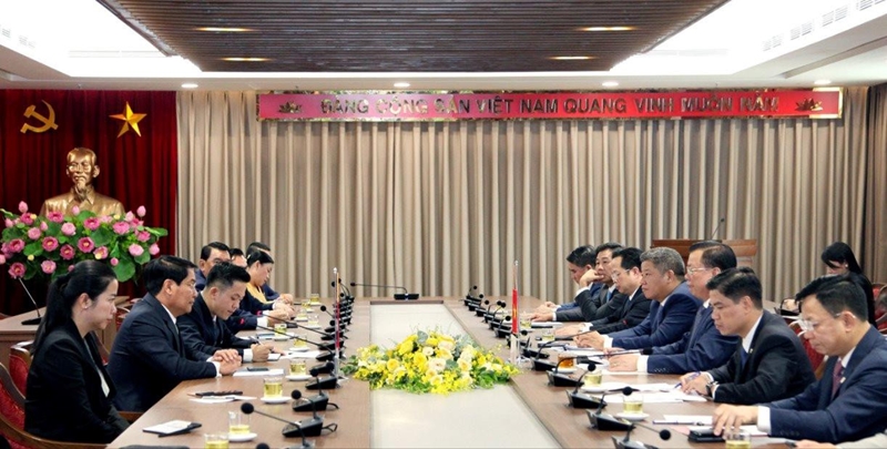 进一步推动越老特殊友好合作关系