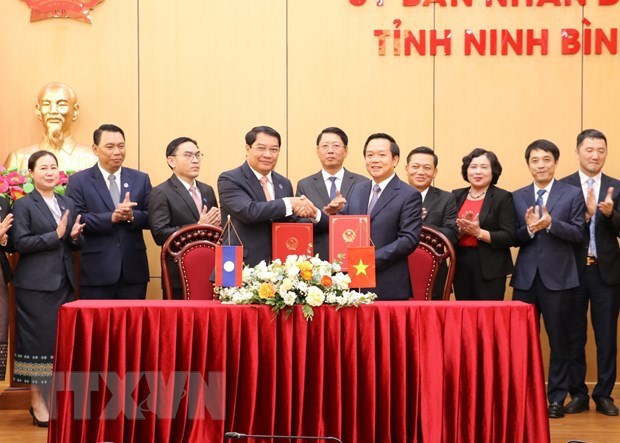 越南宁平省与老挝首都万象签署合作备忘录