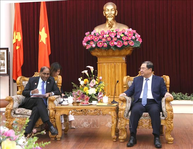 南定省以巨大潜力迎接新加坡投资者