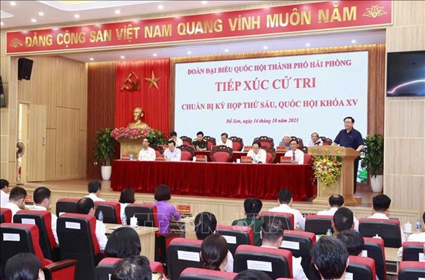 越南国会主席王廷惠会见海防市涂山郡选民