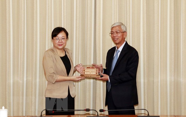 胡志明市深化与中国重庆市的合作关系