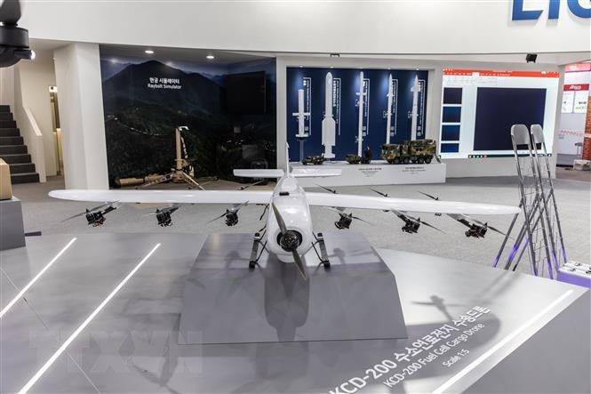 越南国防部代表团出席2023年首尔国际航空航天暨军工业展览会