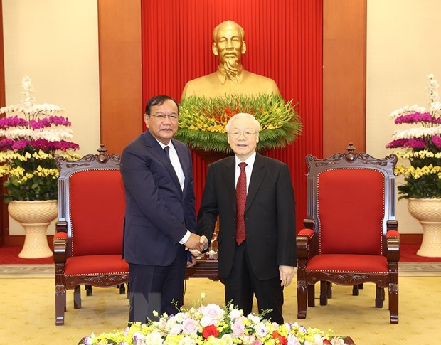 越共中央总书记阮富仲会见柬埔寨人民党中央外委会主席布拉索昆