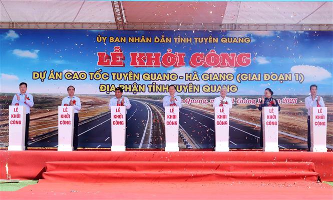 越南政府副总理黎明慨出席宣光-河江高速公路开工仪式