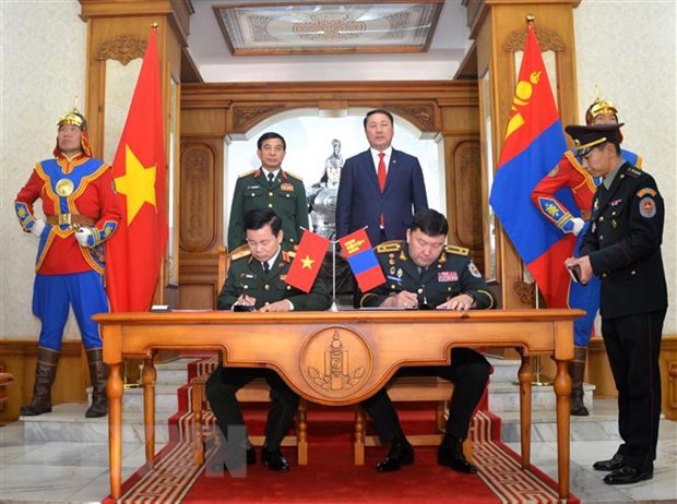 越南国防部长潘文江大将对蒙古进行正式访问