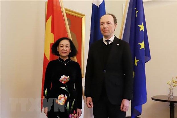 越共中央书记处常务书记张氏梅率团访问芬兰
