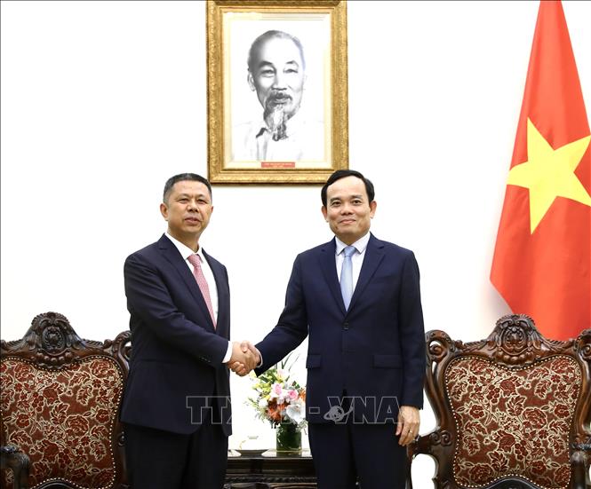 越南政府副总理陈流光会见中国天合光能科技公司领导