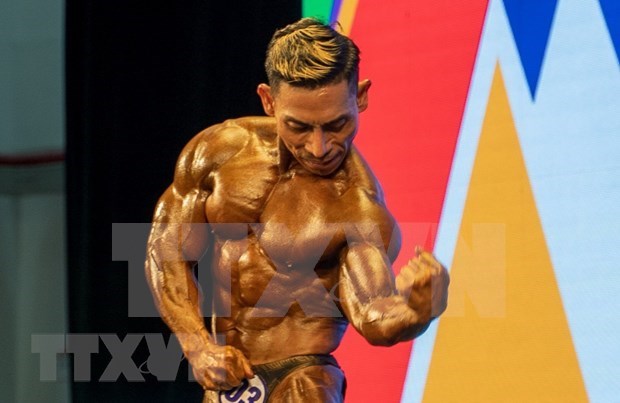 越南健美运动员范文麦第六次获得世界冠军