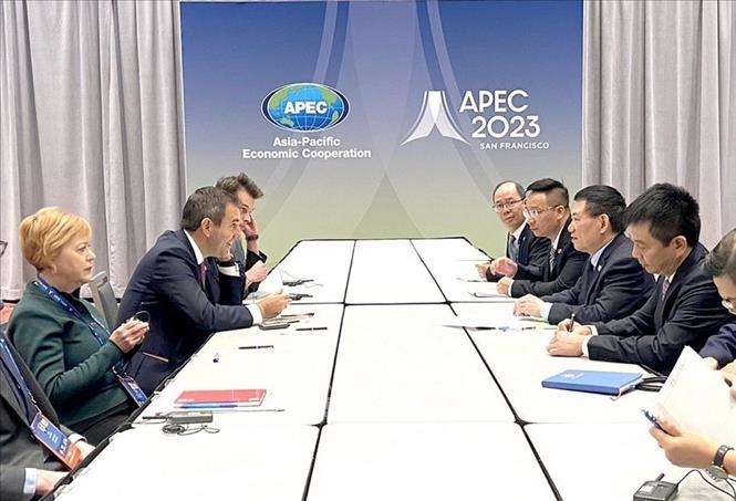 越南与澳大利亚、日本和新加坡加强财政合作