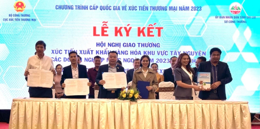 越南企业与老柬两国企业签署12份商业合作谅解备忘录