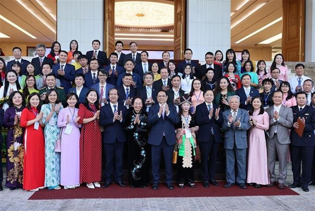 范明正总理与模范教师代表举行见面会