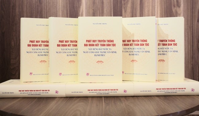越共中央总书记阮富仲撰写《发挥全民族大团结传统，建设越南日益富强文明幸福》一书问世