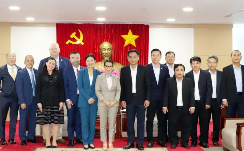 平阳省为美国企业前来投资兴业创造便利条件