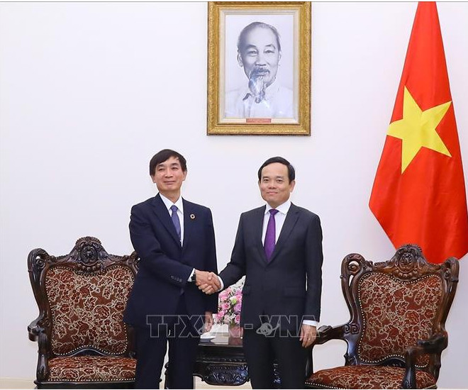 政府副总理陈流光会见万国邮政联盟总干事