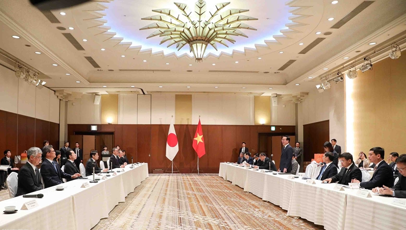 武文赏主席会见日本福冈县知事及九州地区部分地方领导